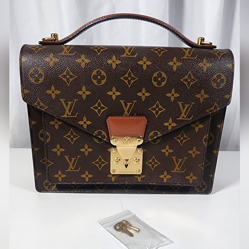 Louis Vuitton Monceau 28. Original shoulder strap incl. Sticky int pocket. 1 key